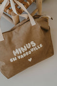 Charger l'image dans la visionneuse de la galerie, Sac cabas XL velours beige - Minus en vadrouille
