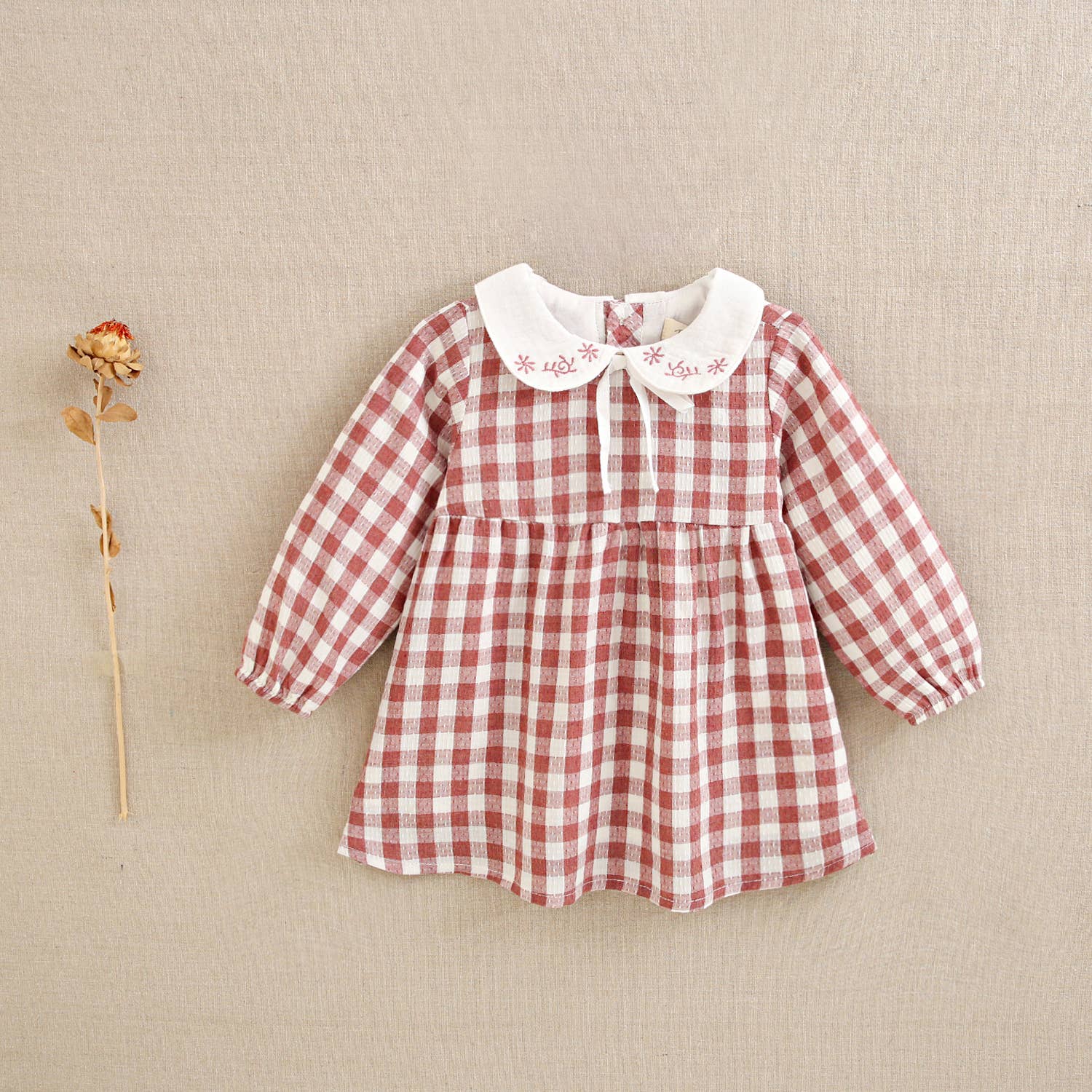 Robe à carreaux vichy roses avec col brodé